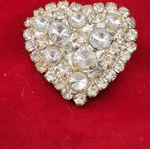 Vintage Elegant Heart-Shaped Crystal Brooch